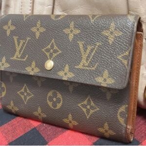 Louis Vuitton Monogram Tresor Wallet